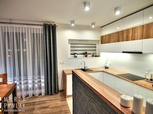 Mieszkanie Dąbrowa Górnicza - realizacja - Średnia duża otwarta biała z zabudowaną lodówką z nablatowym zlewozmywakiem kuchnia w kształcie litery l, styl nowoczesny - zdjęcie od MARTA PAWLAK ARCHITEKTURA WNĘTRZ