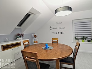 Dom jednorodzinny Pruchna - realizacja - Średnia biała jadalnia w salonie, styl skandynawski - zdjęcie od MARTA PAWLAK ARCHITEKTURA WNĘTRZ
