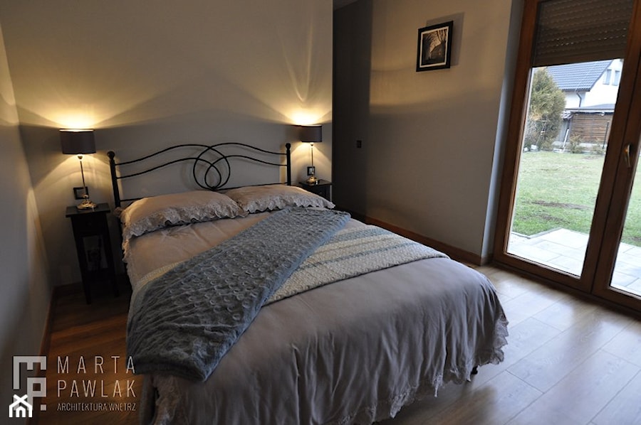 Dom parterowy Skoczów - Realizacja - Mała biała sypialnia, styl tradycyjny - zdjęcie od MARTA PAWLAK ARCHITEKTURA WNĘTRZ