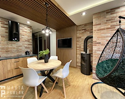 Apartament Wisła Czarne - Mała brązowa jadalnia w kuchni, styl industrialny - zdjęcie od MARTA PAWLAK ARCHITEKTURA WNĘTRZ - Homebook