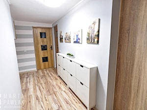Dom jednorodzinny Pruchna - realizacja - Średni biały szary hol / przedpokój, styl skandynawski - zdjęcie od MARTA PAWLAK ARCHITEKTURA WNĘTRZ