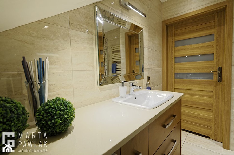 Mieszkanie na poddaszu Brenna - realizacja - Średnia na poddaszu jako pokój kąpielowy łazienka, styl tradycyjny - zdjęcie od MARTA PAWLAK ARCHITEKTURA WNĘTRZ