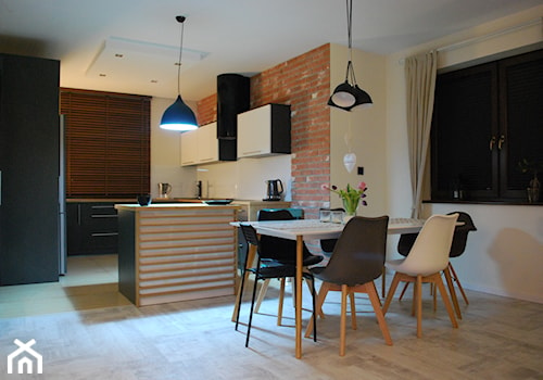 Dom Wiaderno - Mała biała jadalnia w kuchni, styl industrialny - zdjęcie od Paulina Kwintal-Ogórek