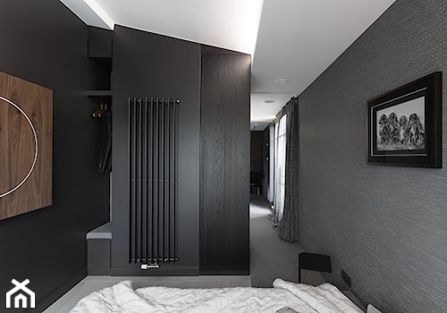Apartament w Sopocie 2017 - konkurs - Mała czarna szara sypialnia, styl nowoczesny - zdjęcie od formativ. kasia dudko