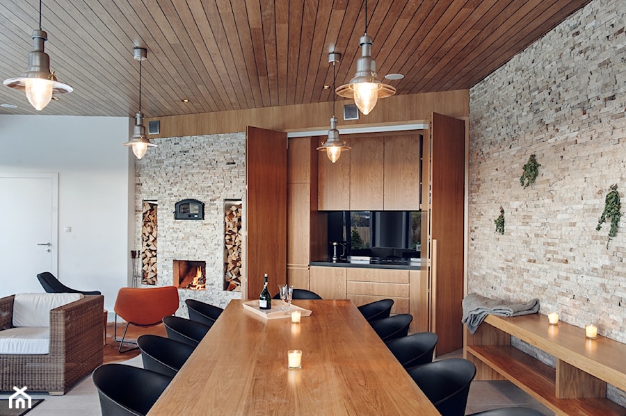 Domek Biesiadny - Duża beżowa jadalnia w salonie, styl industrialny - zdjęcie od formativ. kasia dudko