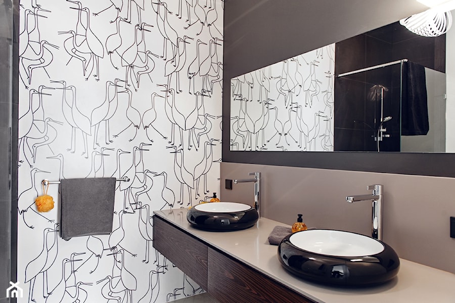 Nowoczesność w starym otoczeniu - Średnia z dwoma umywalkami łazienka, styl nowoczesny - zdjęcie od formativ. kasia dudko