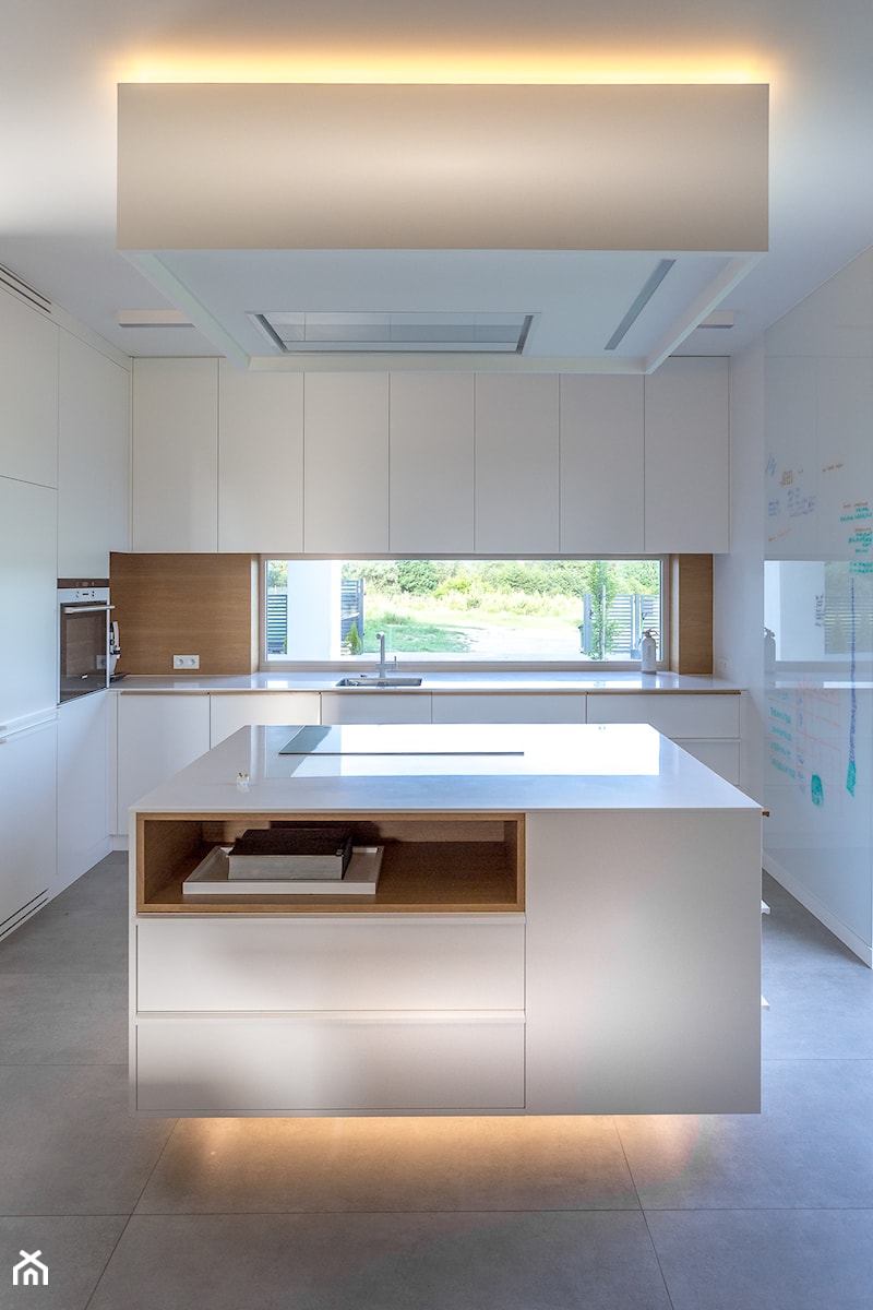 Dom z pieskiem - Kuchnia, styl minimalistyczny - zdjęcie od formativ. kasia dudko