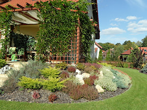 Ogród na skarpie - zdjęcie od Zielony Styl -Projektowanie, realizacja ogrodów i tarasów