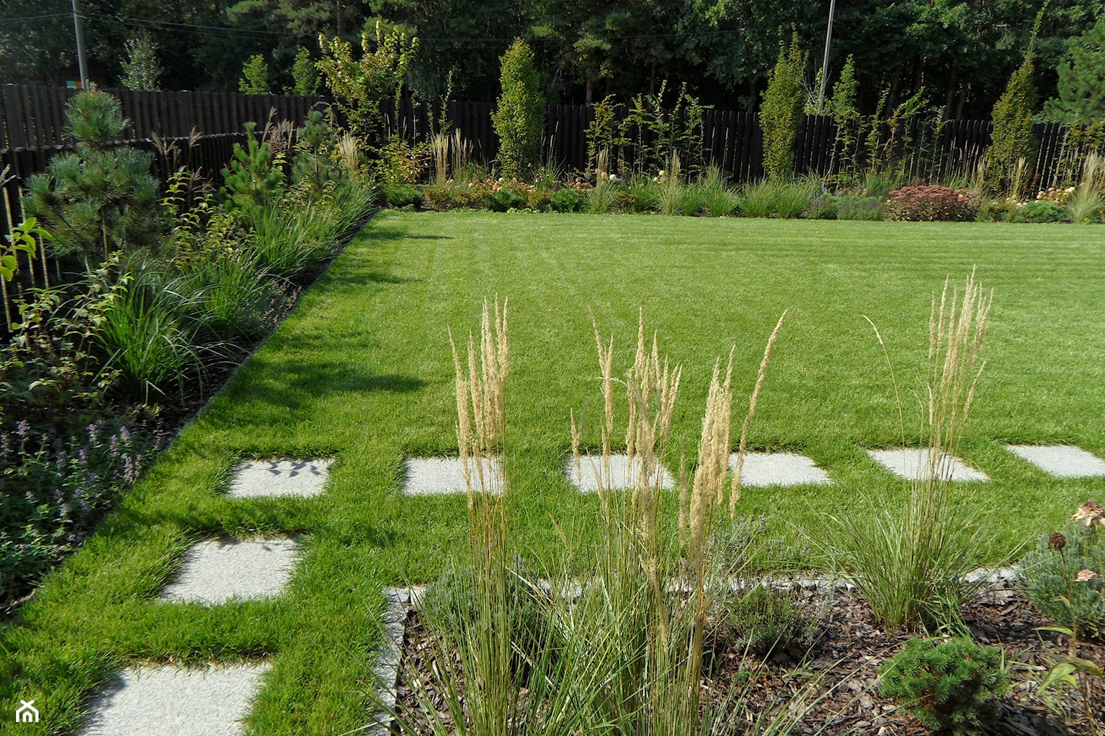 Ścieżka w ogrodzie - zdjęcie od Zielony Styl -Projektowanie, realizacja ogrodów i tarasów - Homebook