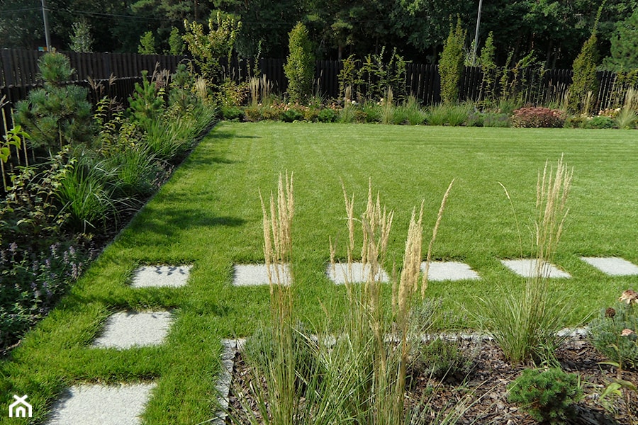 Ścieżka w ogrodzie - zdjęcie od Zielony Styl -Projektowanie, realizacja ogrodów i tarasów