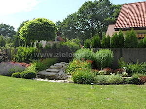Ogród z oczkiem wodnym - zdjęcie od Zielony Styl -Projektowanie, realizacja ogrodów i tarasów