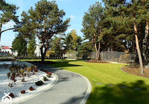 Ogród przy lesie - zdjęcie od Zielony Styl -Projektowanie, realizacja ogrodów i tarasów