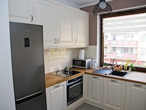 Średnia beżowa z zabudowaną lodówką z nablatowym zlewozmywakiem kuchnia w kształcie litery l, styl rustykalny - zdjęcie od AC projekt