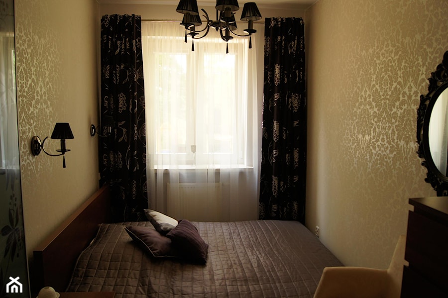 Mała brązowa sypialnia, styl glamour - zdjęcie od AC projekt
