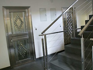 nierdzewna klatka schodowa - Schody betonowe, styl nowoczesny - zdjęcie od Pracownia Architektury Katarzyna Hermyt-Staszewska