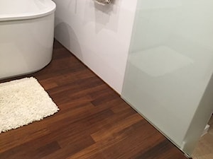 podłogi drewniane w łazience - zdjęcie od pavloczka