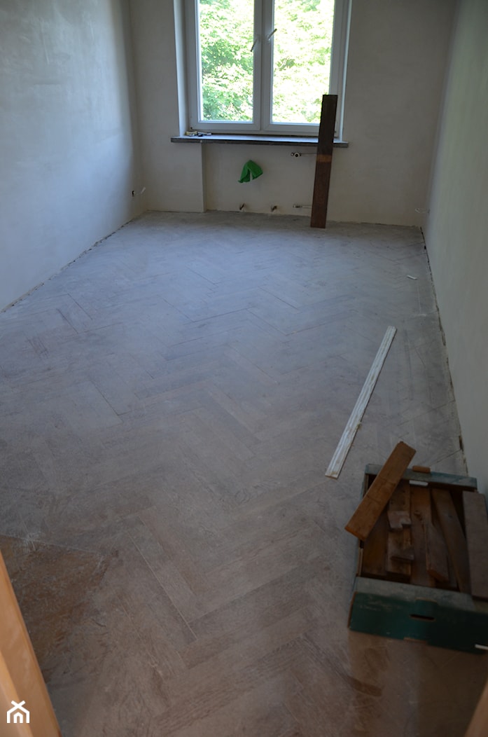 Podłoga w sypialni przed renowacją - zdjęcie od Jakub Górski - Homebook
