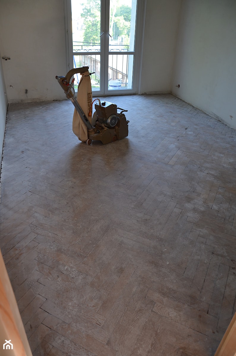 Podłoga w salonie przed renowacją - zdjęcie od Jakub Górski