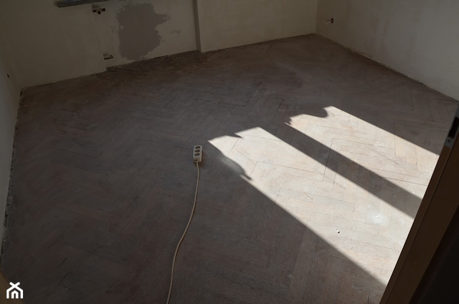 Podłoga w sypialni przed renowacją - zdjęcie od Jakub Górski
