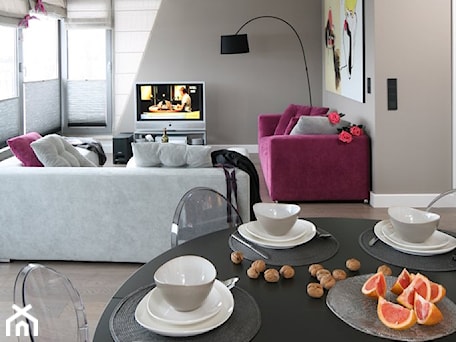 Aranżacje wnętrz - Salon: Apartament Sopot I - Średni biały salon z jadalnią, styl glamour - ASAR projekt. Przeglądaj, dodawaj i zapisuj najlepsze zdjęcia, pomysły i inspiracje designerskie. W bazie mamy już prawie milion fotografii!