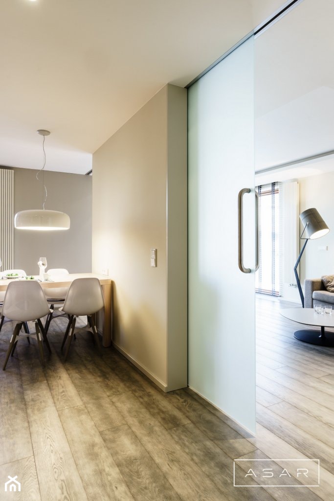 Apartament Oliwa - Średnia szara jadalnia jako osobne pomieszczenie - zdjęcie od ASAR projekt