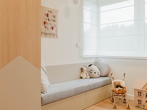 Dom 2+2 w ciepłym minimalizmie | Skierniewice - realizacja - Pokój dziecka, styl nowoczesny - zdjęcie od NORMY