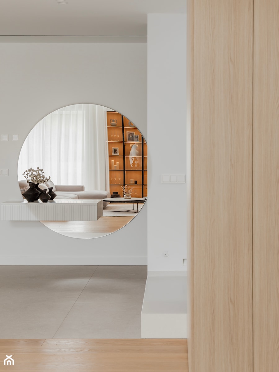 Dom 2+2 w ciepłym minimalizmie | Skierniewice - realizacja - Hol / przedpokój, styl minimalistyczny - zdjęcie od NORMY