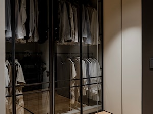 Dom 2+2 w ciepłym minimalizmie | Skierniewice - realizacja - Garderoba, styl nowoczesny - zdjęcie od NORMY