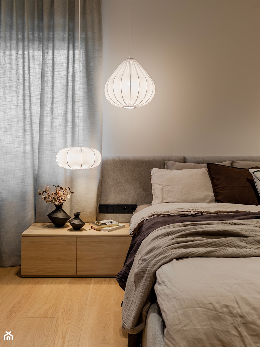 Dom 2+2 w ciepłym minimalizmie | Skierniewice - realizacja - Sypialnia, styl nowoczesny - zdjęcie od NORMY