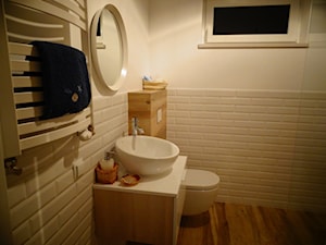 Mała dolna łazieneczka z kabiną walk in, której nie udało się uwiecznić na zdjęciu ;-) - zdjęcie od maja_g