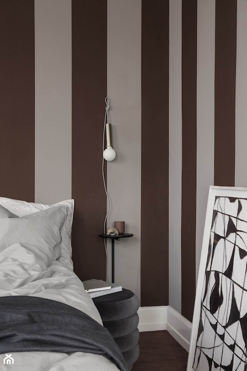 Tapeta skandynawska THICK LINES Bordeaux/Grey - ferm LIVING - zdjęcie od MagiaPolnocy.pl