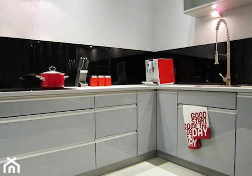 Mieszkanie w szarościach - Kuchnia, styl minimalistyczny - zdjęcie od deSIGNum studio kreacji