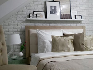Pokoje "STARÓWKA" Kazimierz Dolny - Mała biała sypialnia - zdjęcie od Olga Ścibior Projektowanie Wnętrz