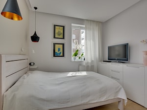 Minimalistyczne wnętrze w Katowicach - Średnia biała szara sypialnia, styl nowoczesny - zdjęcie od KAST DESIGN
