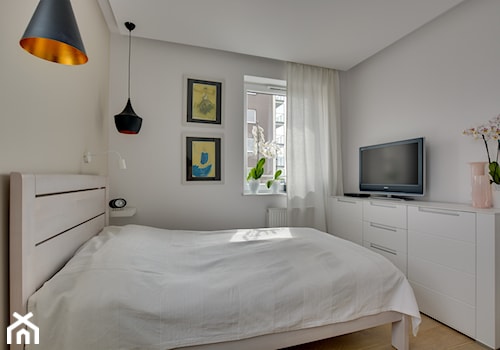 Minimalistyczne wnętrze w Katowicach - Średnia biała szara sypialnia, styl nowoczesny - zdjęcie od KAST DESIGN