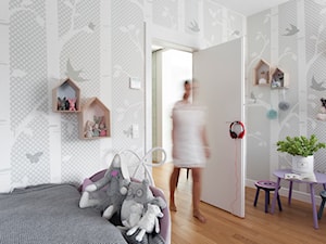 Dom 230 metrów - Średni biały szary pokój dziecka dla dziecka dla dziewczynki - zdjęcie od KREACJA PRZESTRZENI Anna Matuszewska-Janik