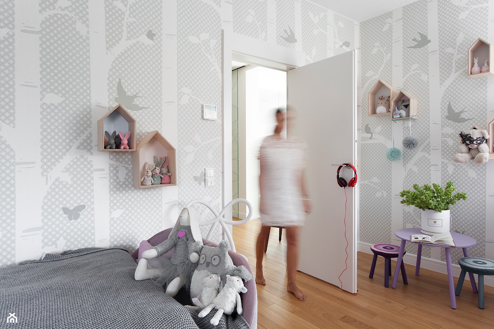 Dom 230 metrów - Średni biały szary pokój dziecka dla dziecka dla dziewczynki - zdjęcie od KREACJA PRZESTRZENI Anna Matuszewska-Janik - Homebook