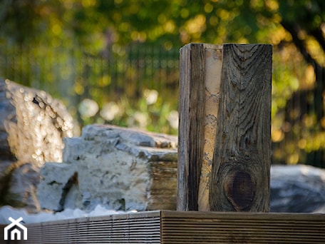 Aranżacje wnętrz - Ogród: Oświetlenie do ogrodu Wood Light 01 - Kamienie naturalne Chrobak. Przeglądaj, dodawaj i zapisuj najlepsze zdjęcia, pomysły i inspiracje designerskie. W bazie mamy już prawie milion fotografii!