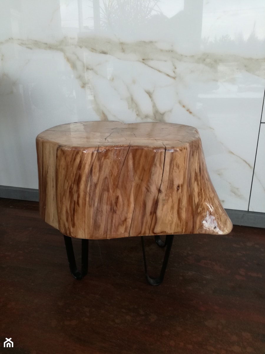 Oryginalny stołek drewniany - zdjęcie od Kamienie naturalne Chrobak
