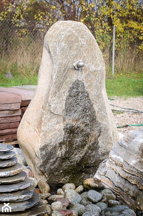 Fontanna z kamienia polnego - zdjęcie od Kamienie naturalne Chrobak - Homebook