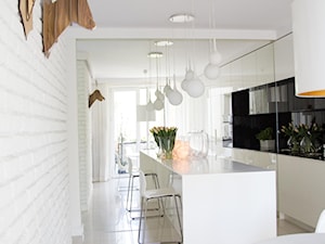 BLACK & WHITE / 47m2 - Kuchnia, styl minimalistyczny - zdjęcie od HOMO DECO Katarzyna Maciejewska