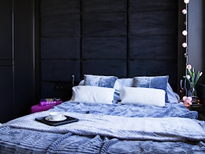 BLACK & WHITE / 47m2 - Mała sypialnia, styl minimalistyczny - zdjęcie od HOMO DECO Katarzyna Maciejewska