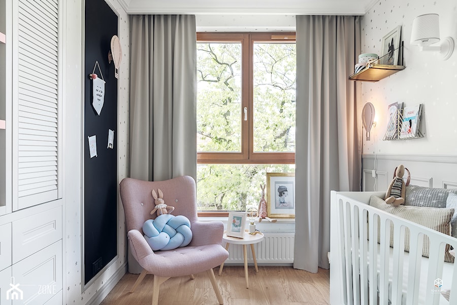 MIESZKANIE GDAŃSK WRZESZCZ - Mały szary pokój dziecka dla niemowlaka dla chłopca dla dziewczynki, styl skandynawski - zdjęcie od D-ZONE