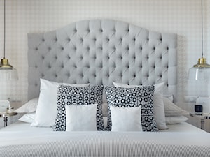 MIESZKANIE GDAŃSK-PRZYMORZE - Średnia biała sypialnia, styl glamour - zdjęcie od D-ZONE