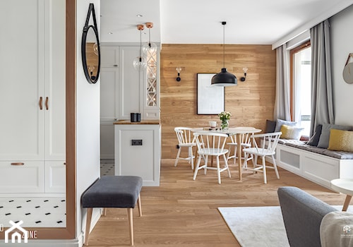 MIESZKANIE GDAŃSK WRZESZCZ - Średnia biała brązowa jadalnia w salonie w kuchni, styl skandynawski - zdjęcie od D-ZONE