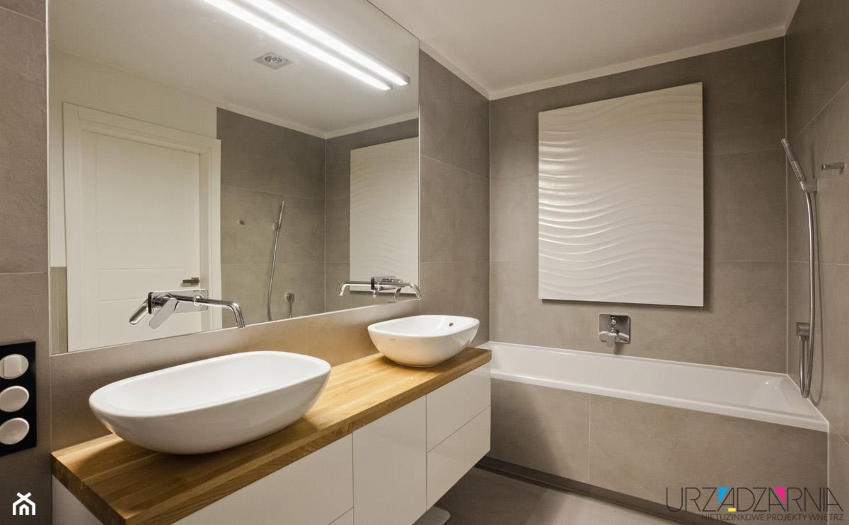 | SZARO NA TANECZNEJ | - Średnia bez okna z lustrem z dwoma umywalkami łazienka, styl minimalistyczny - zdjęcie od URZĄDZARNIA Marta Lebiedzińska - Homebook
