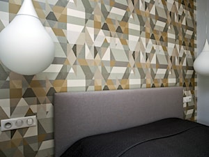 | PRZYTULNY MINIMALIZM | - Szara sypialnia, styl minimalistyczny - zdjęcie od URZĄDZARNIA Marta Lebiedzińska