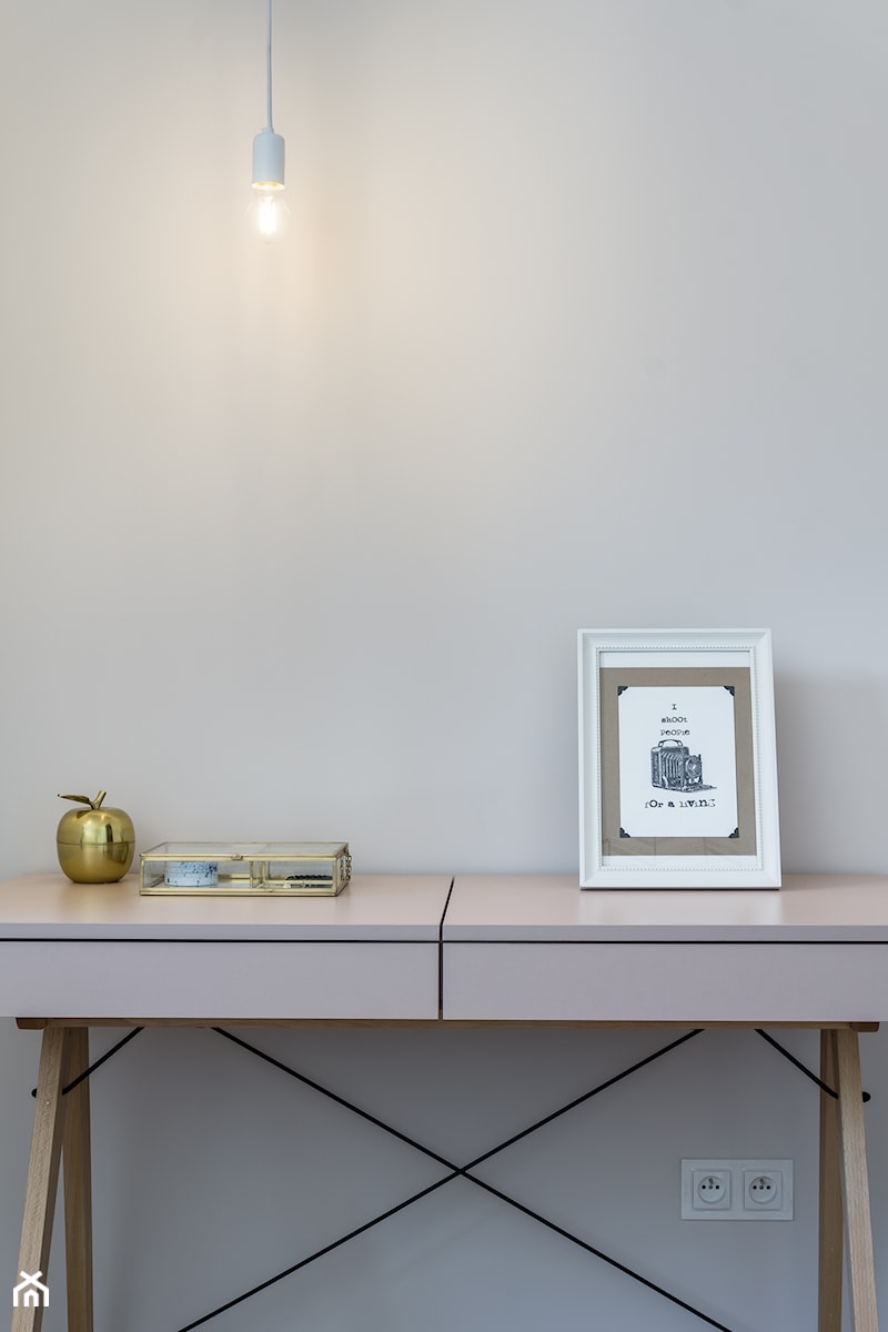 | HARMONIJNY MELANŻ | - Szara z biurkiem sypialnia, styl nowoczesny - zdjęcie od URZĄDZARNIA Marta Lebiedzińska