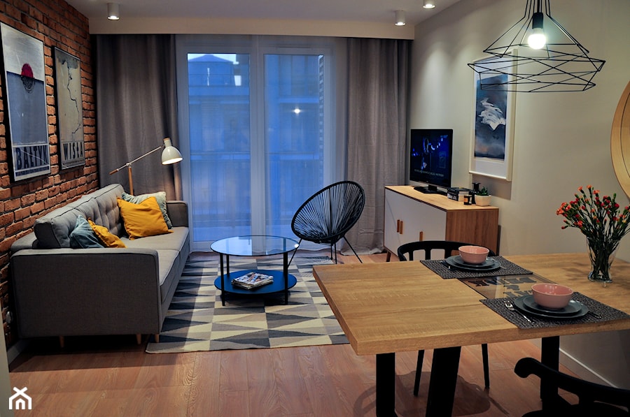 Mieszkanie przeznaczone na sprzedaż - Mały szary salon z jadalnią, styl nowoczesny - zdjęcie od NMagdalena