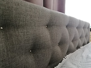 Tapicerowany pikowany zagłówek łóżka DIY - Sypialnia, styl glamour - zdjęcie od Dziecinnieproste